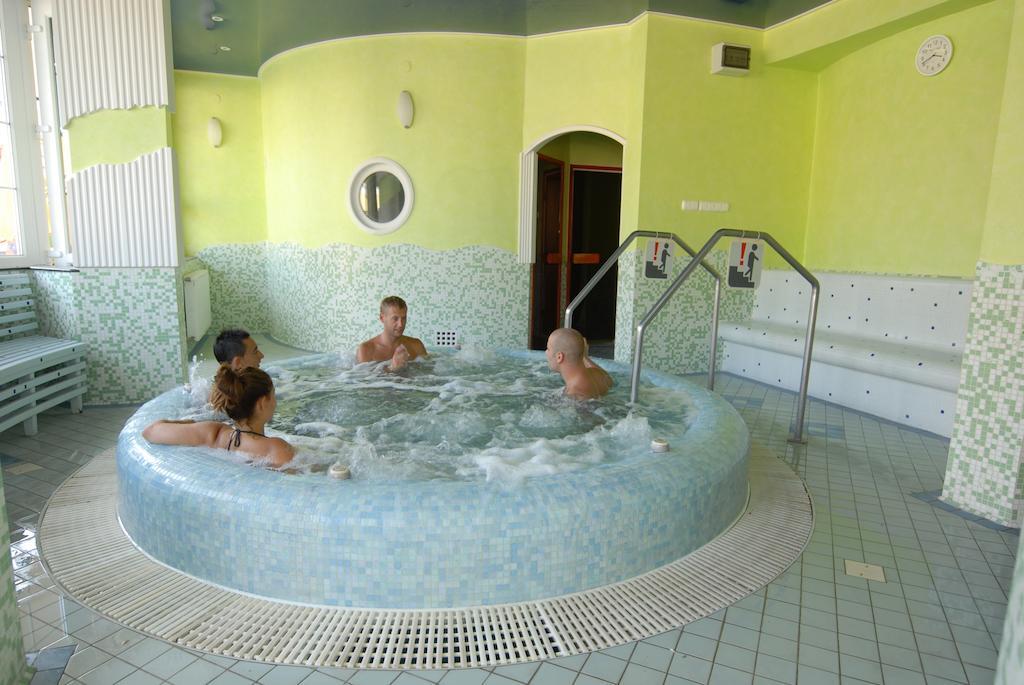 Hotel Rudolf Hajdúszoboszló Buitenkant foto